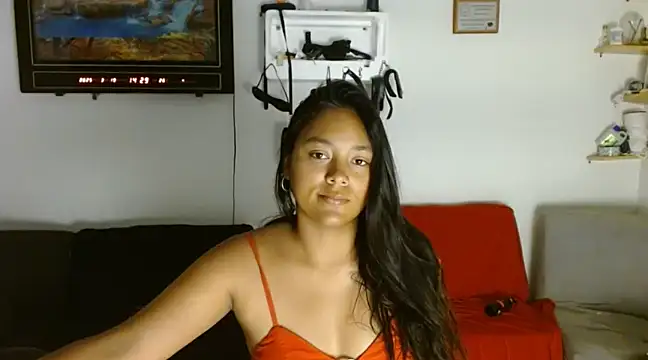 Chiara petterson online show from March 19, 2025, 7:27 pm