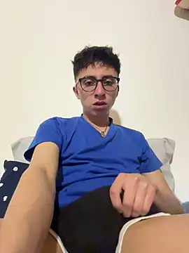 CamiRojas boy online show from December 22, 2025, 4:31 am