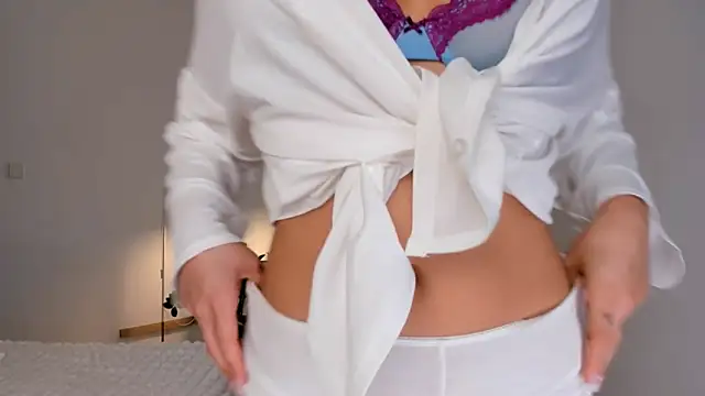 kawaii mia online show from October 12, 2025, 1:54 pm