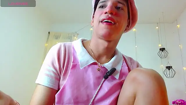 Ariel Femboy  online show from February 7, 2025, 12:20 am