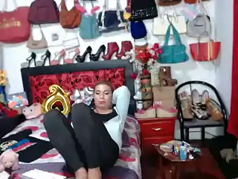 Snapshot of Xiaraa26 chatting on March 17, 2025, 10:28 pm Xiaraa26 online show from March 17, 2025, 10:28 pm