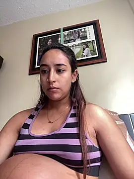 Snapshot of Vaiolet_a chatting on January 15, 2025, 6:19 pm Vaiolet a online show from January 15, 2025, 6:19 pm