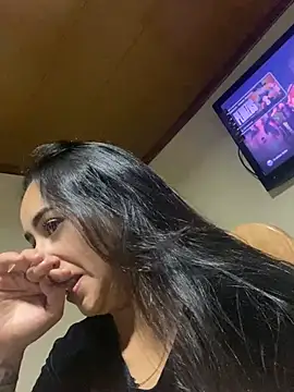 Snapshot of Vaiolet_a chatting on February 22, 2026, 6:24 am Vaiolet a online show from February 22, 2026, 6:24 am