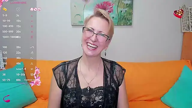 iamyourdream89 online show from February 2, 2025, 8:19 pm