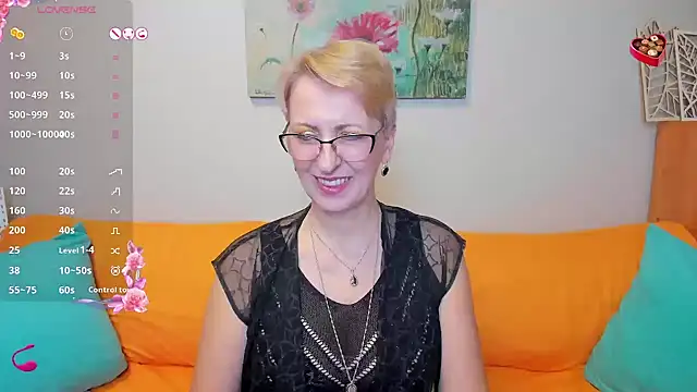 iamyourdream89 online show from February 3, 2025, 4:52 pm