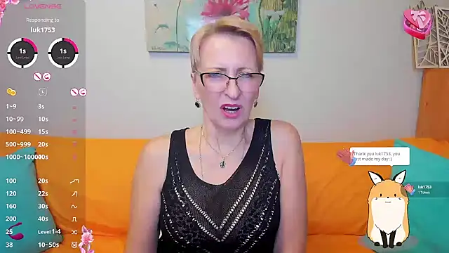 iamyourdream89 online show from February 3, 2025, 7:52 pm