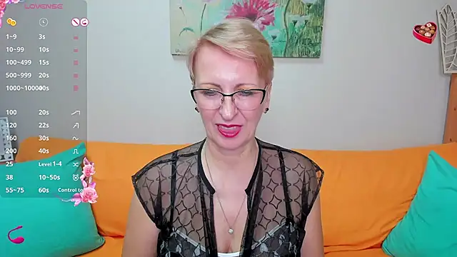 iamyourdream89 online show from February 7, 2025, 9:37 pm