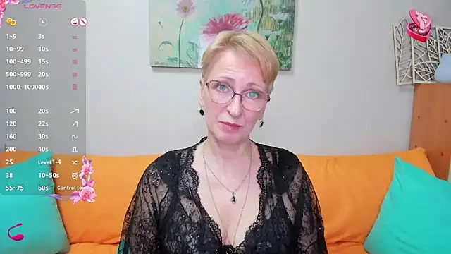 iamyourdream89 online show from February 28, 2025, 1:36 pm