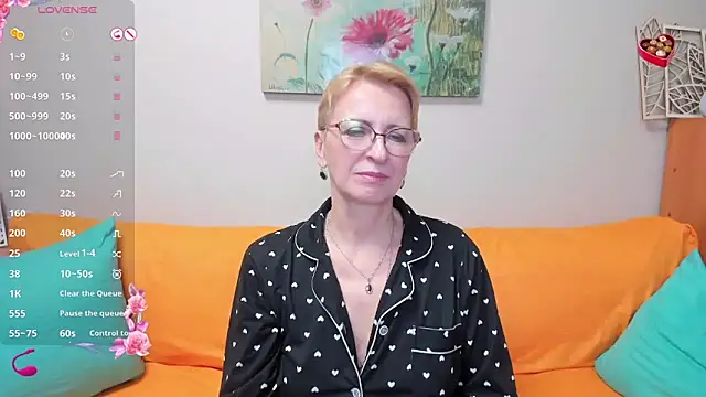 iamyourdream89 online show from March 5, 2025, 10:32 pm