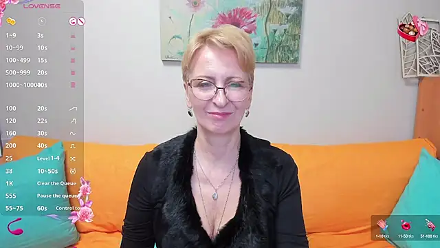 iamyourdream89 online show from March 6, 2025, 4:28 pm