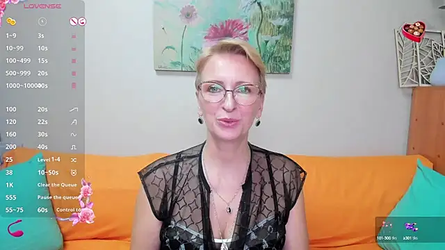 iamyourdream89 online show from March 14, 2025, 5:13 pm