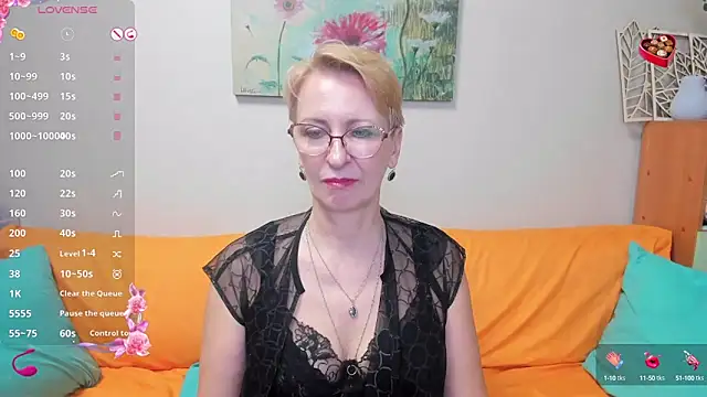 iamyourdream89 online show from March 18, 2025, 9:32 pm