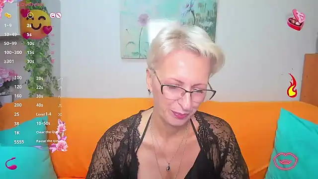 iamyourdream89 online show from October 3, 2025, 10:12 am