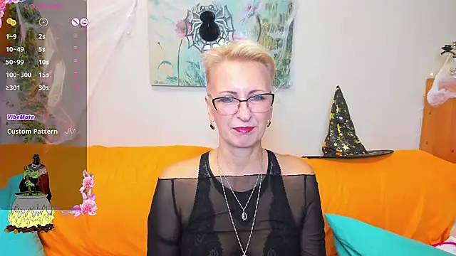 iamyourdream89 online show from October 31, 2025, 9:43 am