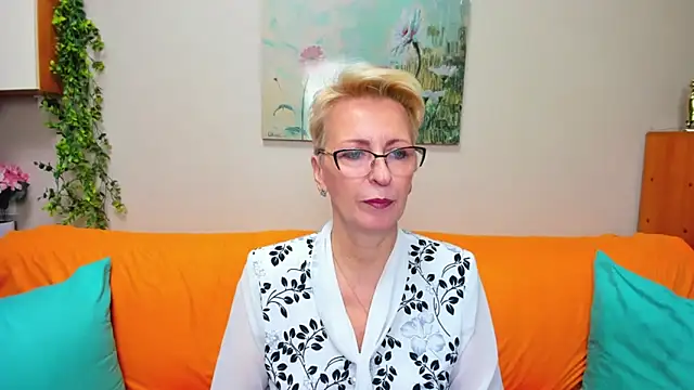 iamyourdream89 online show from November 21, 2025, 3:11 pm