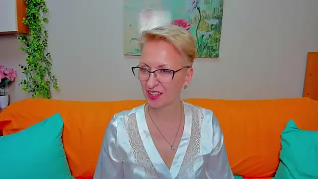 iamyourdream89 online show from April 15, 2026, 7:58 pm