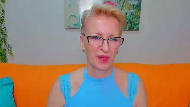 iamyourdream89 online show from April 18, 2026, 7:07 pm