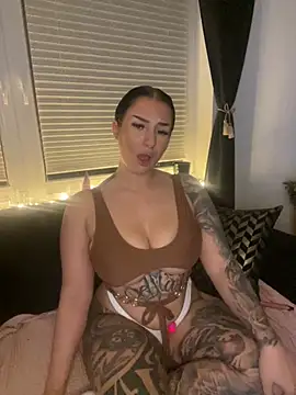 Mia-Bremer online show from January 8, 2025, 11:09 pm