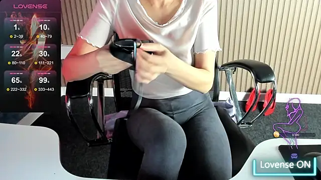 Snapshot of mommy_cum1 chatting on April 28, 2026, 1:48 am mommy cum1 online show from April 28, 2026, 1:48 am