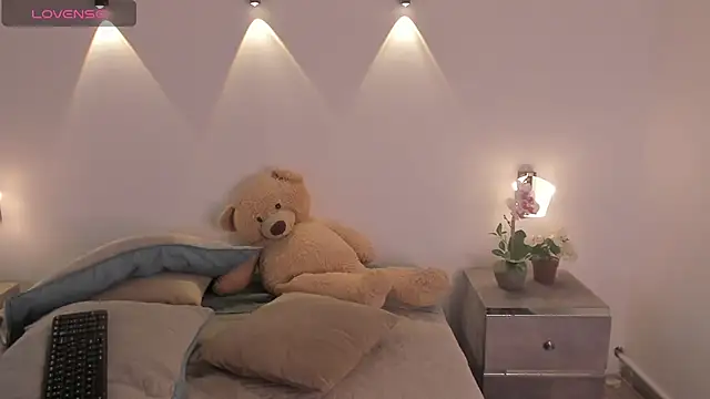 natassha1 online show from February 14, 2025, 1:29 pm