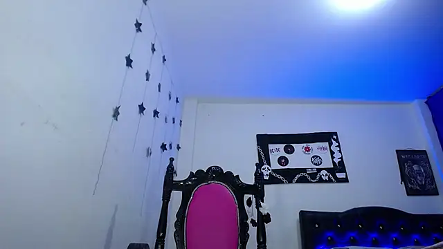 pinky violeta online show from December 19, 2024, 4:56 am