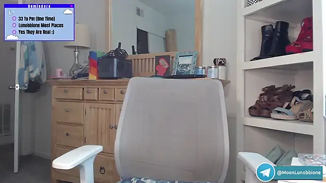Snapshot of Lunobbione chatting on April 1, 2026, 5:43 pm Lunobbione online show from April 1, 2026, 5:43 pm