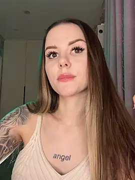 Snapshot of Alina_Vibe_Me chatting on February 25, 2026, 11:47 pm Alina Vibe Me online show from February 25, 2026, 11:47 pm