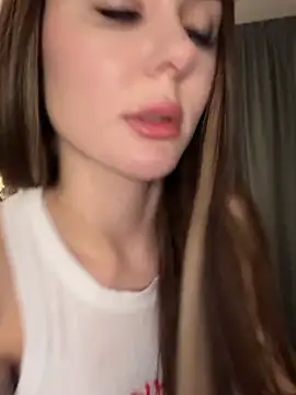 Snapshot of Alina_Vibe_Me chatting on March 1, 2026, 11:51 pm Alina Vibe Me online show from March 1, 2026, 11:51 pm