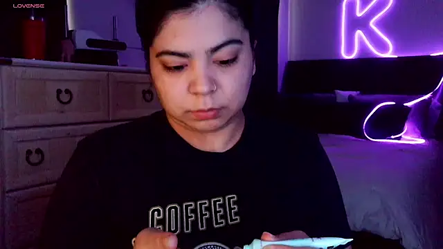 kimmiakiss22 online show from February 5, 2026, 7:18 pm