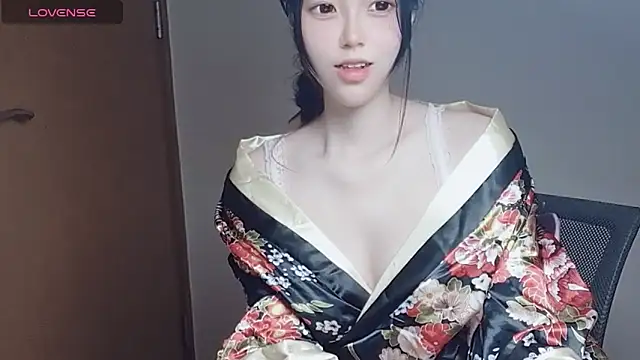 Snapshot of VaerySaenz chatting on November 24, 2025, 3:39 am VaerySaenz online show from November 24, 2025, 3:39 am