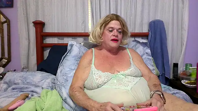 Snapshot of BigClitMelody chatting on October 11, 2025, 7:56 pm BigClitMelody online show from October 11, 2025, 7:56 pm