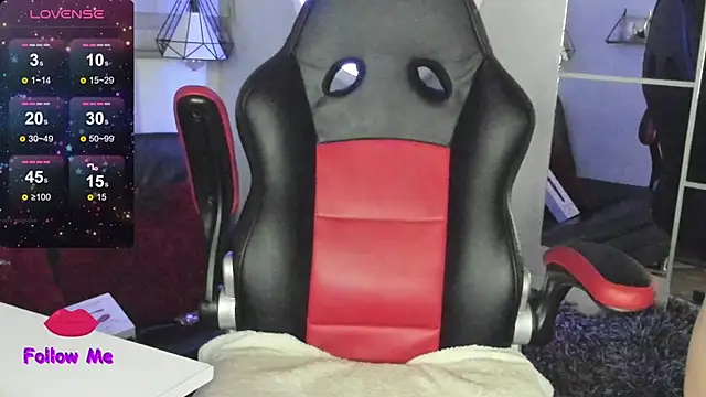 natasha logan  online show from October 4, 2025, 4:10 am