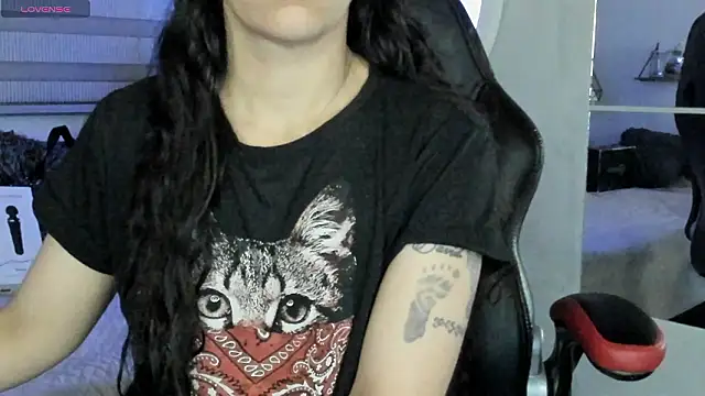 natasha logan  online show from March 28, 2026, 4:01 am