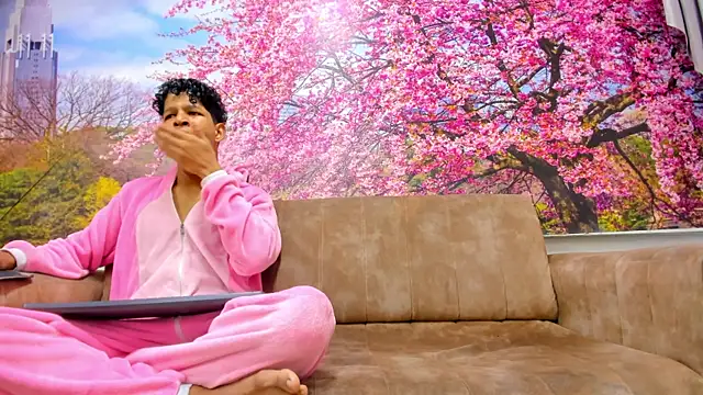 BvlgarVoyss online show from November 11, 2025, 6:41 pm