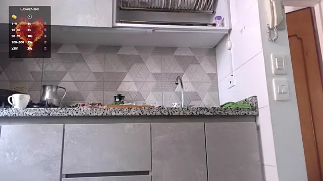 mini kunis online show from December 6, 2024, 2:17 pm