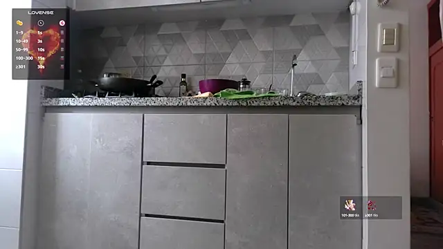 mini kunis online show from December 13, 2024, 4:27 pm