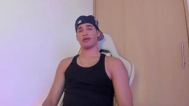 Jimmy Leeh  online show from December 14, 2024, 9:35 pm