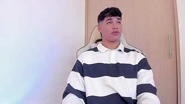 Jimmy Leeh  online show from December 15, 2024, 9:53 pm