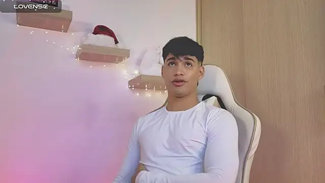 Jimmy Leeh  online show from December 23, 2024, 11:49 pm