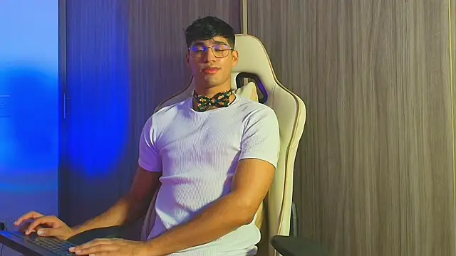 Jimmy Leeh  online show from November 9, 2025, 3:38 am