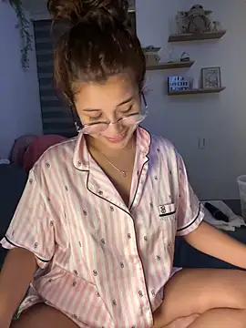 crystal bunny7 online show from December 9, 2024, 12:23 am