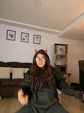 crystal bunny7 online show from February 10, 2025, 2:19 am