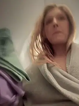 GoldenFlameGoddess online show from February 25, 2025, 2:58 am