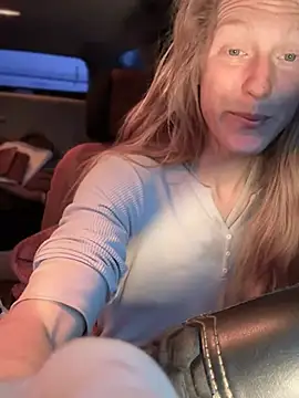 GoldenFlameGoddess online show from February 11, 2026, 3:06 pm