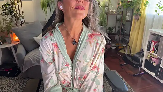 sunniedayz  online show from September 9, 2025, 5:34 pm