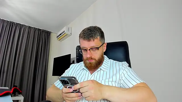 Findom guy online show from April 8, 2026, 3:23 pm