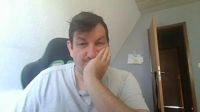 Golffahrer1982 online show from August 4, 2026, 7:33 am