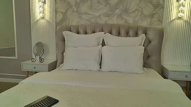 LilyRaisa online show from September 18, 2025, 4:14 am