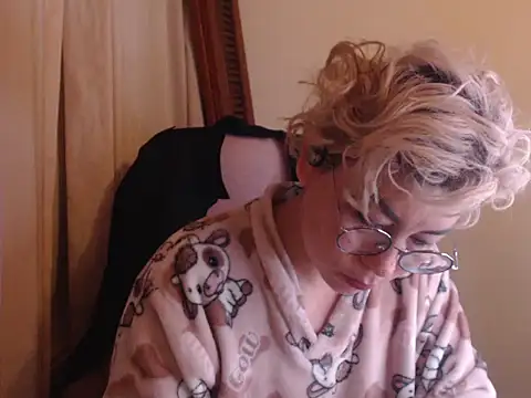 Snapshot of diane_fergusson chatting on March 21, 2026, 10:53 am diane fergusson online show from March 21, 2026, 10:53 am