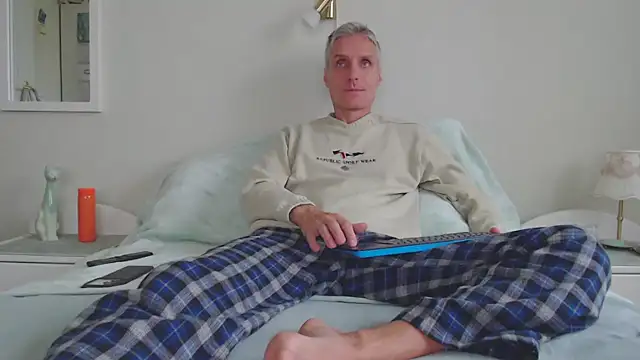 StrongBill online show from September 20, 2025, 5:52 am